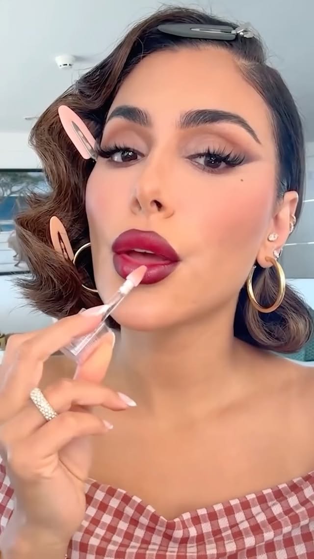 GRWM for gelato in Capri 🇮🇹
It’s HOT in Italy, but my glam? Fully locked in 🔒 Thanks to our NEW Lip Contour Stains in Soft Nude, Rich Brown, and Cherry Red, these lips aren’t budging or smudging 🤭 Aaand wearing my signature summer-proof beat with the Easy Routine + Undereye Routine.
Shop the full look now on HudaBeauty.com 🛒