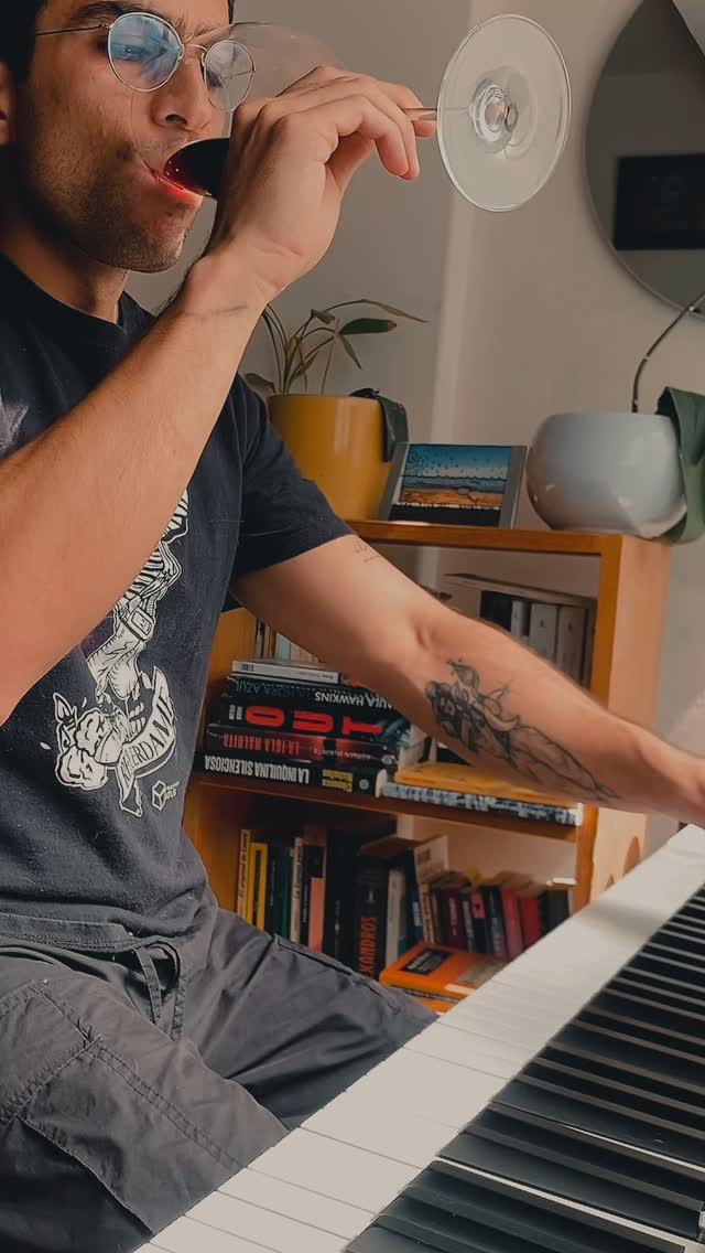 Arreglo de «Experience» de Ludovico Einaudi. No se recomienda la ejecución bajo la influencia de sustancias, amistades.