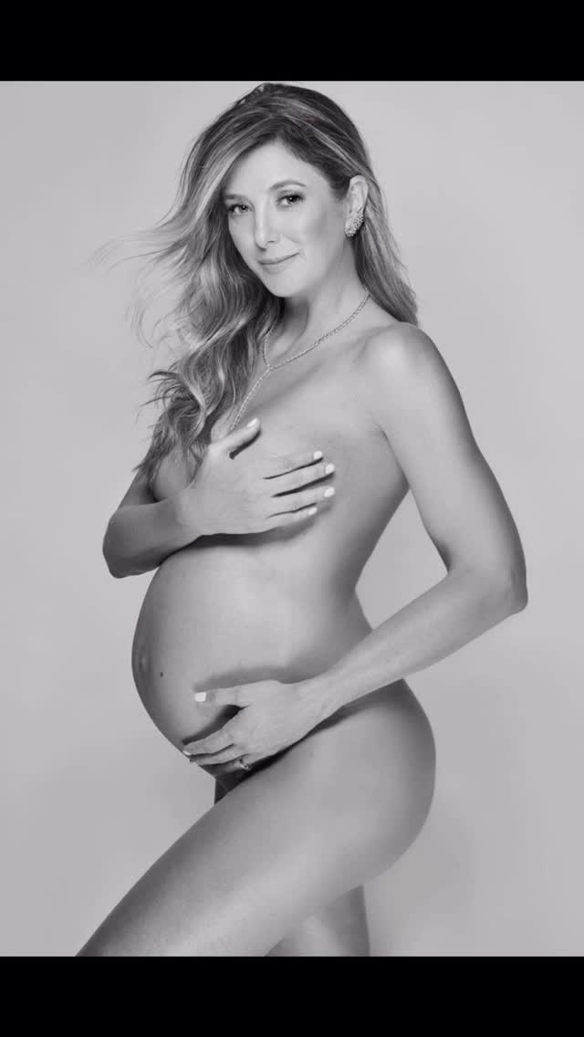 Manu queria um vídeo de quando ela estava na barriga, até hoje e a mamãe fez. Feliz 6 anos meu amor!!! Procurando as fotos, eu me emocionei várias vezes ♥️ Te amo MUITO ♥️