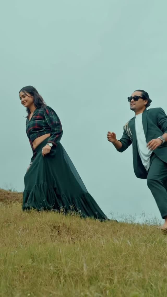 #HaatkiBaali Out now Chakra Bam youtube channel #officialsong
#doteli_poetic_music
#Newsong 🎙️🏏🎸🎼🇳🇵