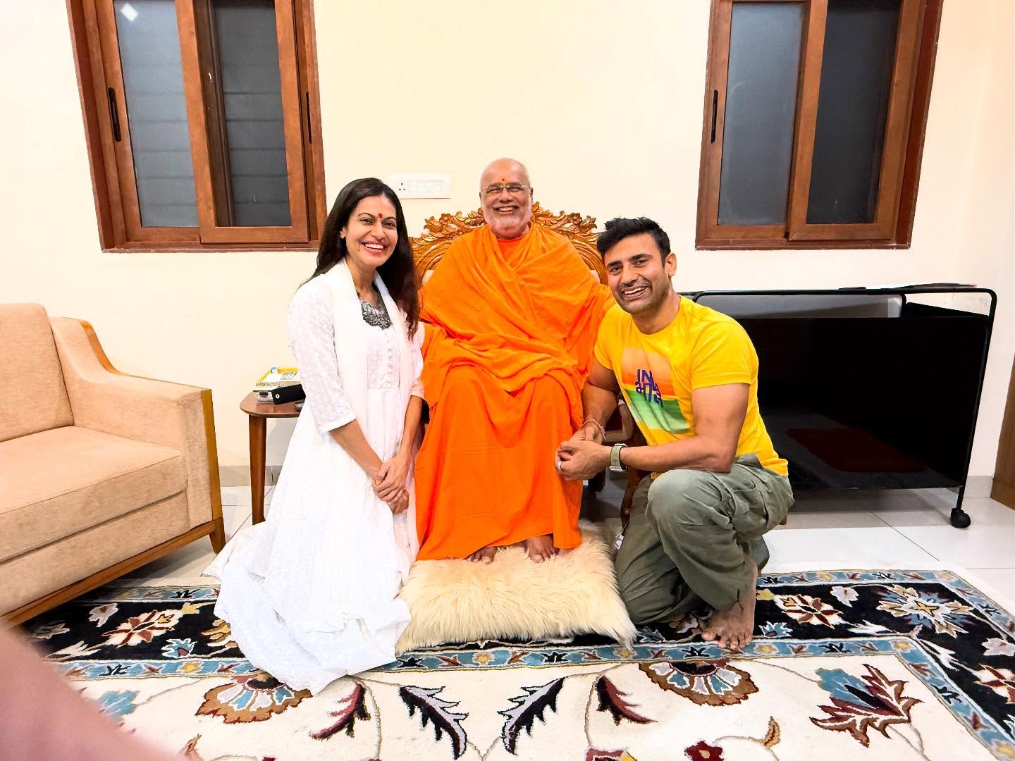 Thank you Swami ji for Satvik dinner & Golden words for life🙏
#parmatmanandji
#swami
#motivation
#sangramsingh
#payalrohatgi