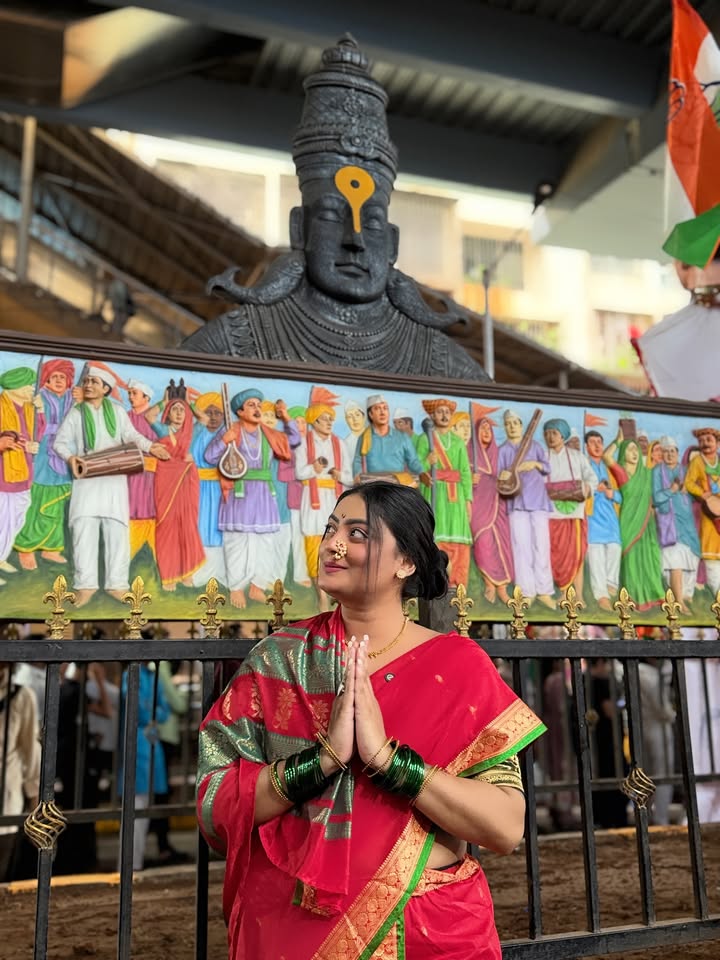 Ashadi ekadashi 🙏😇 at #pratipandarpurwadala ✨
.
.
.
.
.
Movie promotions fr #santbahinabai #twinklekapoor 😇
.
.
Jyachya barobar kon nasta tyachyabarobar loka astaat ✌️🙏😇
.
.
In cinemas on 18 july ✌️🎬✨ #santbahinabai #subodhbhave_fanclub #subodbhave #santtukaram #twinklekapoor #twinklekapoordoll #santbahinabai #santbahinabai #twinklekapoorassantbahinabai #santtukarammaharaj #santtukaram #bahinabai #santtukarambahinabai #subothbhave #subodhbhave_fanclub #subodhbhave #subodhbhave