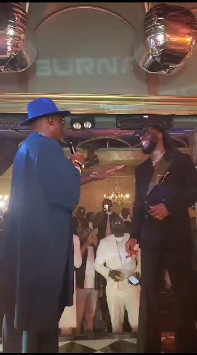 More visuals from the other night.😁🌹❤
#adewaleayuba #fujitotheworld #fujifyyoursoul #AyubaNation #Afrobeats