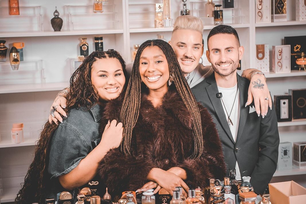 And 13 hours later with @giftexpresss we’re reminded that scent is the gift that keeps on giving.
So incredibly appreciative of everyone who showed up to our marathon of fragrance! Until next time 😉
Behind the camera @baitube_usa is the team that holds it down and lifts us up! 👏🏿