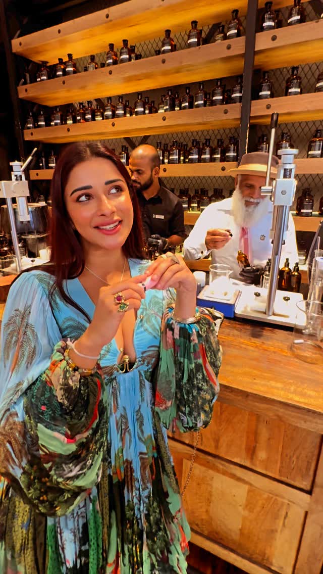Well I always wanted to make my own perfume. And here we go 🥰🥰🥰. Thanks @yusufbhaiperfumer bhai 😍😍
Styled by : @curated_by_gauravi
Outfit : @limerickofficial