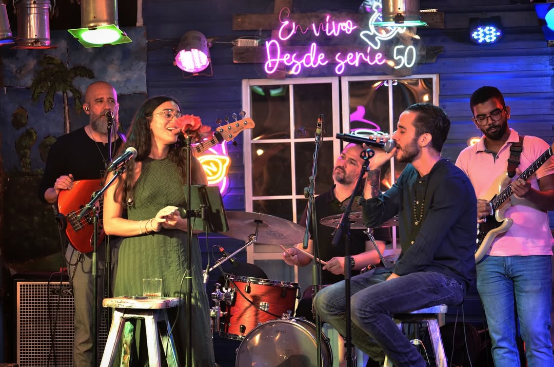 “La música es el eco de lo invisible.“ Alejandra Pizarnik ✨📸 @paolamantinagrullon