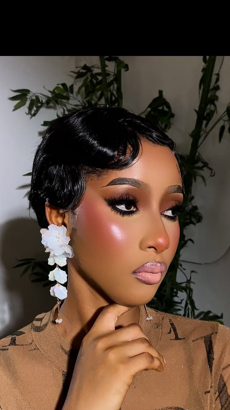 We bk!๐ Leave your caption in the comments๐
Taking Bookings โ๐ป
Makeup:|| @sanola_studios
Hairstylist:|| @styledbynifty ๐
Earrings:|| @jewelsbysanola_ (available for sale in diff colors)
#sanolastudios #makeupartistinadoekiti #ekitimua #explore #adomua #akuremua #ukmua #birthdayglam #bridalmakeup #bridalmua #globalmua