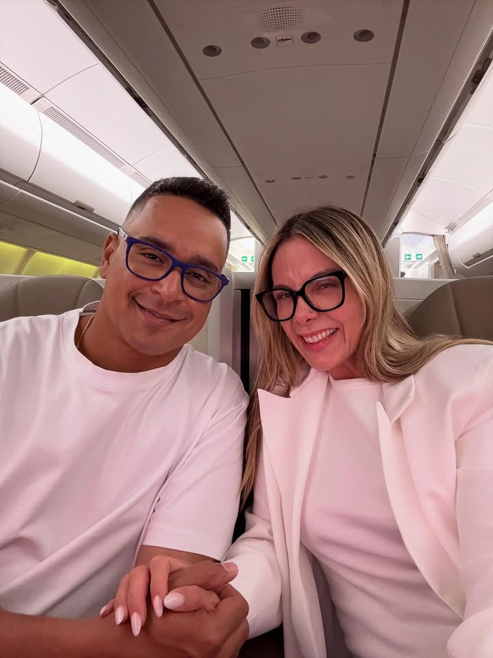 Amanhã é domingo e tem show do maridão em Milão - Itália 🇮🇹 ✈️
E quem disse que ela não vai? 🤭🤣
#EuroFolia, pediram pra avisar que Xanddynho começa às 16:00h no Idroscalo Milano, viu?💃🏼🕺🏾
Já tô com roupa de ir 🥰