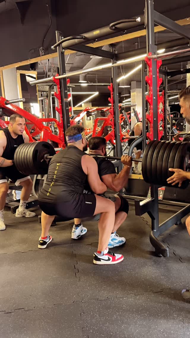 300kg
Ya ALi madad🙏
Let’s go to O @mrolympiallc
ظهر عاشورا مدد برای یک پیروزی 💪🏻☝🏻
@choopanclassic_gym