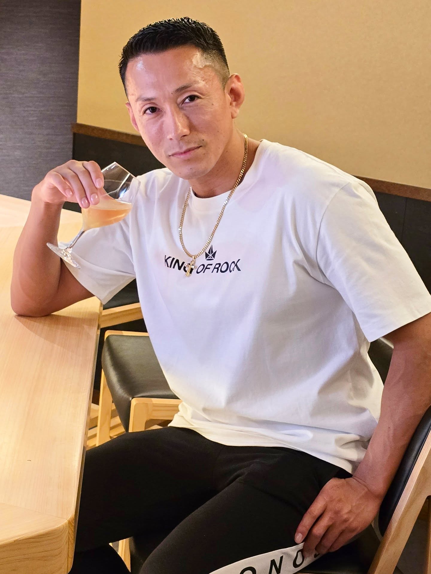 昨日休肝日で
やっと身体からお酒抜けた
お酒飲まないと体調メッチャいい(笑)
この写メ撮るのにガンガン照明当ててくれたし
料理もお酒もレベル高すぎて最高でした
そしてオレの日本酒 漢の辛口黒石置いてくれる
嬉しい
@sushi_rinda さんありがとうございます
皆さんも是非