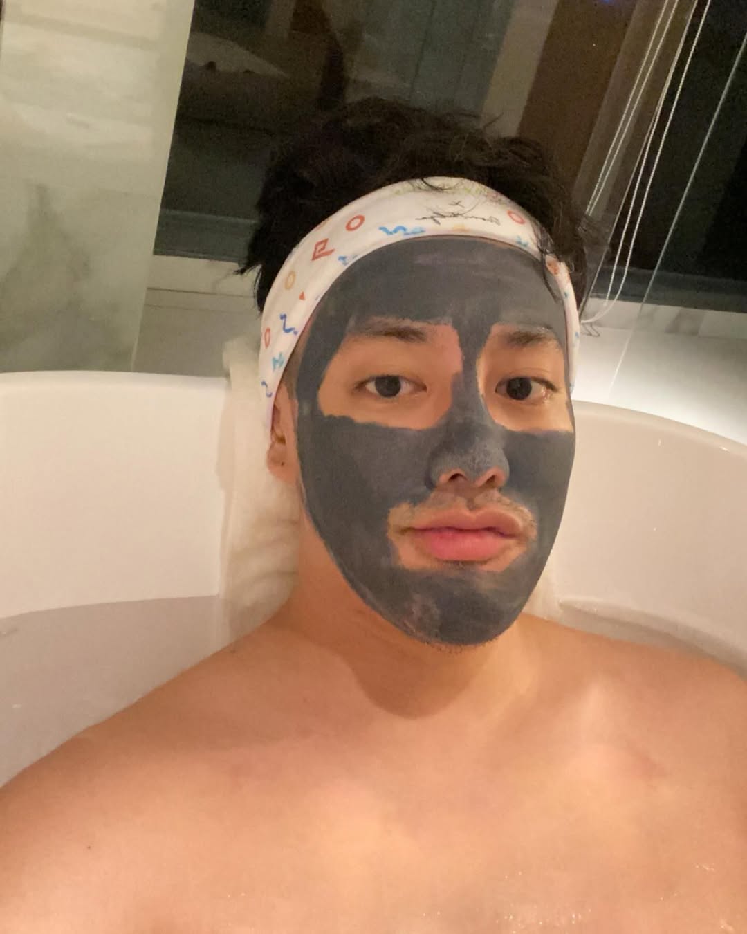 Masker Caharcoal kesayangan kita semua udah comeback, alias sudah bisa dibeli hari ini ❤️ di toko Oyen “Billysofficial” or tinggal klik link di bio gue ✨
.
Udah tau kan sehebat apa masker charcoal gue? Udah pada dapet belooom?