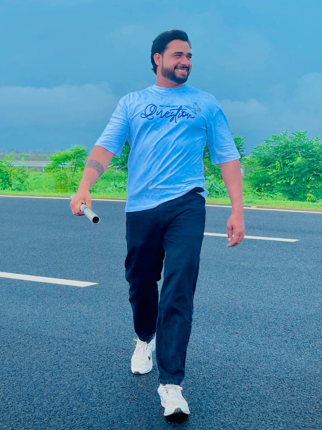 जिस युद्ध को लड़ना होता है,
उसकी चर्चा न करना युद्ध का पहला नियम है।✨🦁