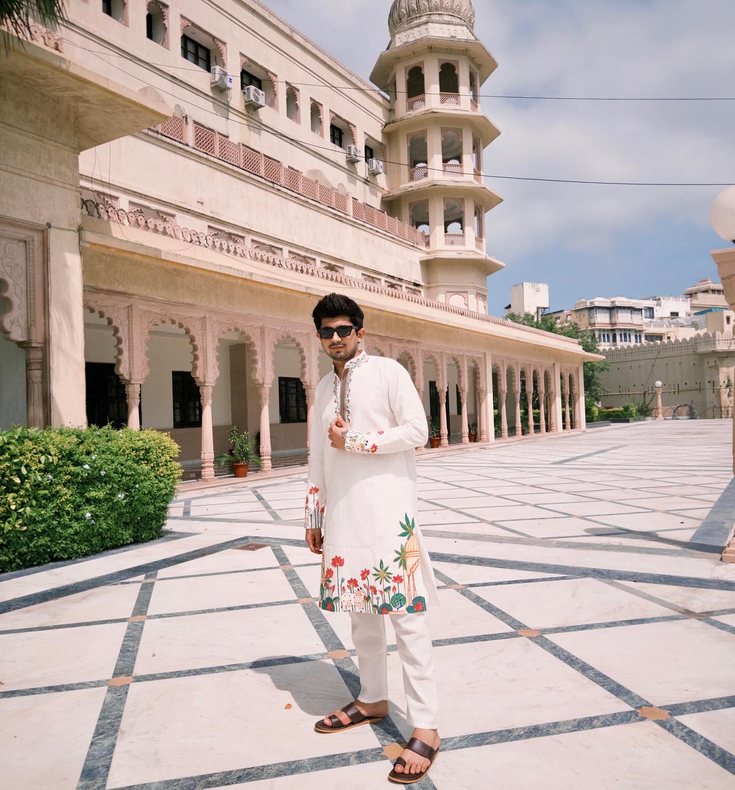 Grateful to celebrate my 22nd birthday at the divine feet of Shrinathji Bawa in Nathdwara. As I step into this new year of life, I pray for strength, clarity, and peace. May his blessings guide every step forward. I’m proud of how far l’ve come and excited to see where life takes me next. I’ve learned to embrace everything. Here’s to moving forward with love, growth, gratitude, and grace. 🙏✨
.
.
#ridhamjataniya #Shrinathji #NathdwaraDiaries #blessed