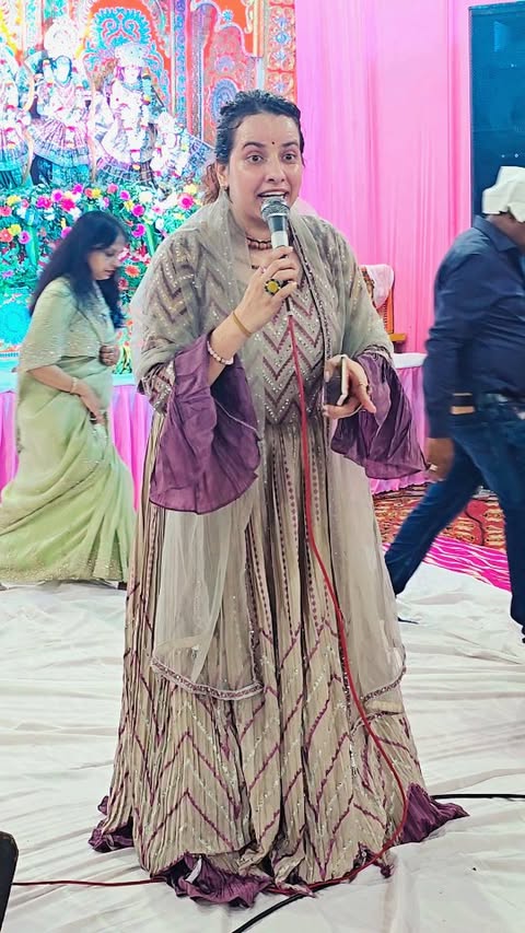 Khatu ki galiyon ki kuch baat nirali hai ❤️
#khatushyamji #instareels #instagood #trendingreels #khatu #radheradhe #shyambaba #reels #officialbhavnasharma @creators @highlight