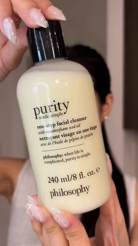 does your cleanser do it all?
🧼 melts away makeup
🌿 removes dirt + pollutants
💧 hydrates while respecting your skin barrier
purity is gentle enough for daily use. powerful enough to be your only step!