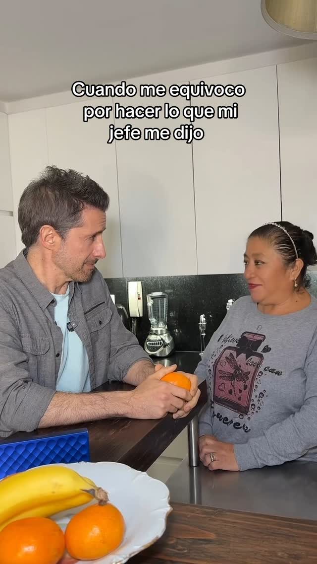 A ver! uno se puede equivocar no? #julia #jefe