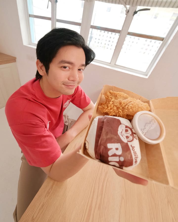 Kahit araw-arawin, ito ang crispiest, juiciest, #Chickenjoyest para sa akin!
@jollibee