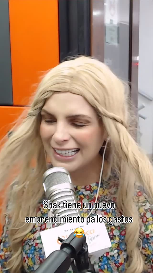 Shak tiene un nuevo emprendimiento ¡Cómprenle la cremita pa peinar! 😂😂😂😂
En la emisora del primer lugar @olimpicabogota
#natasanint #nataliasanint #humor #viral #tengo40 #masterchef #olimpica #olimpicasemetio
