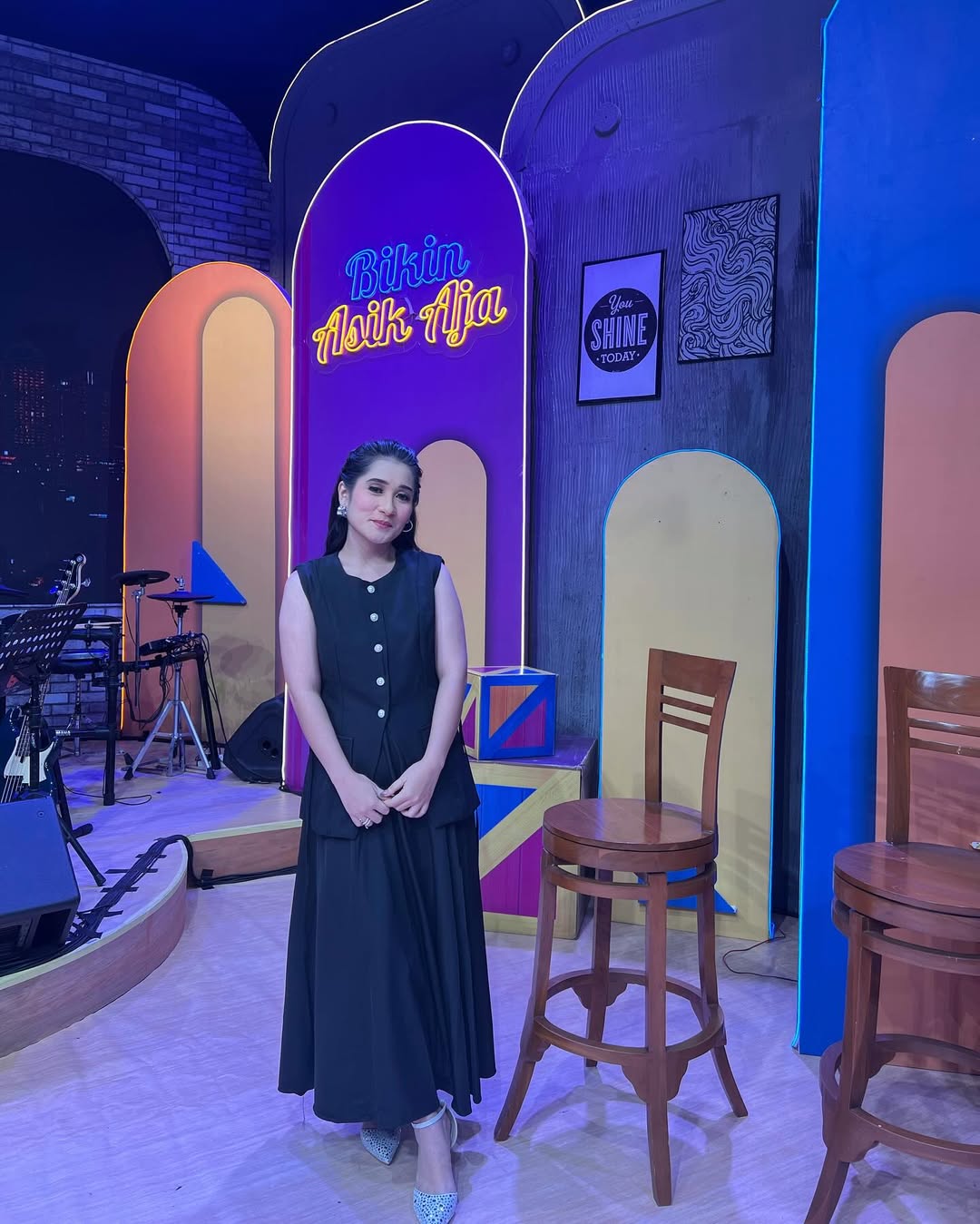 Taping BIKIN ASIK AJA hanya di TVRI,jangan lupa yah tayang setiap hari Sabtu Malam minggu☺️🙏🏻
.
.
💄 @prilly_makeup
📸 @iqbalalfadilla