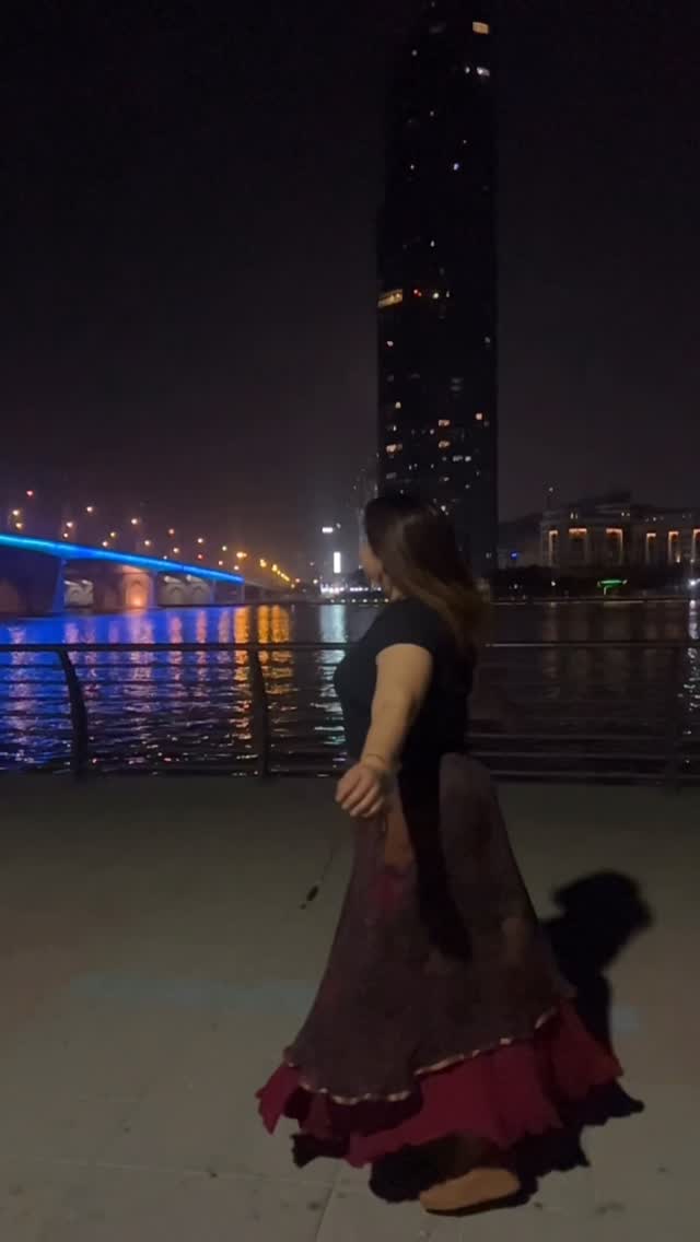 I am the wind, the breeze — I never stay still.
Even if I pause somewhere, I never remain there for long. I carry twigs upon my wings,
But I do not have a nest of my own. @dubai #stayhappy😊 #eramfaridiproducer #eramfaridi #dubailife