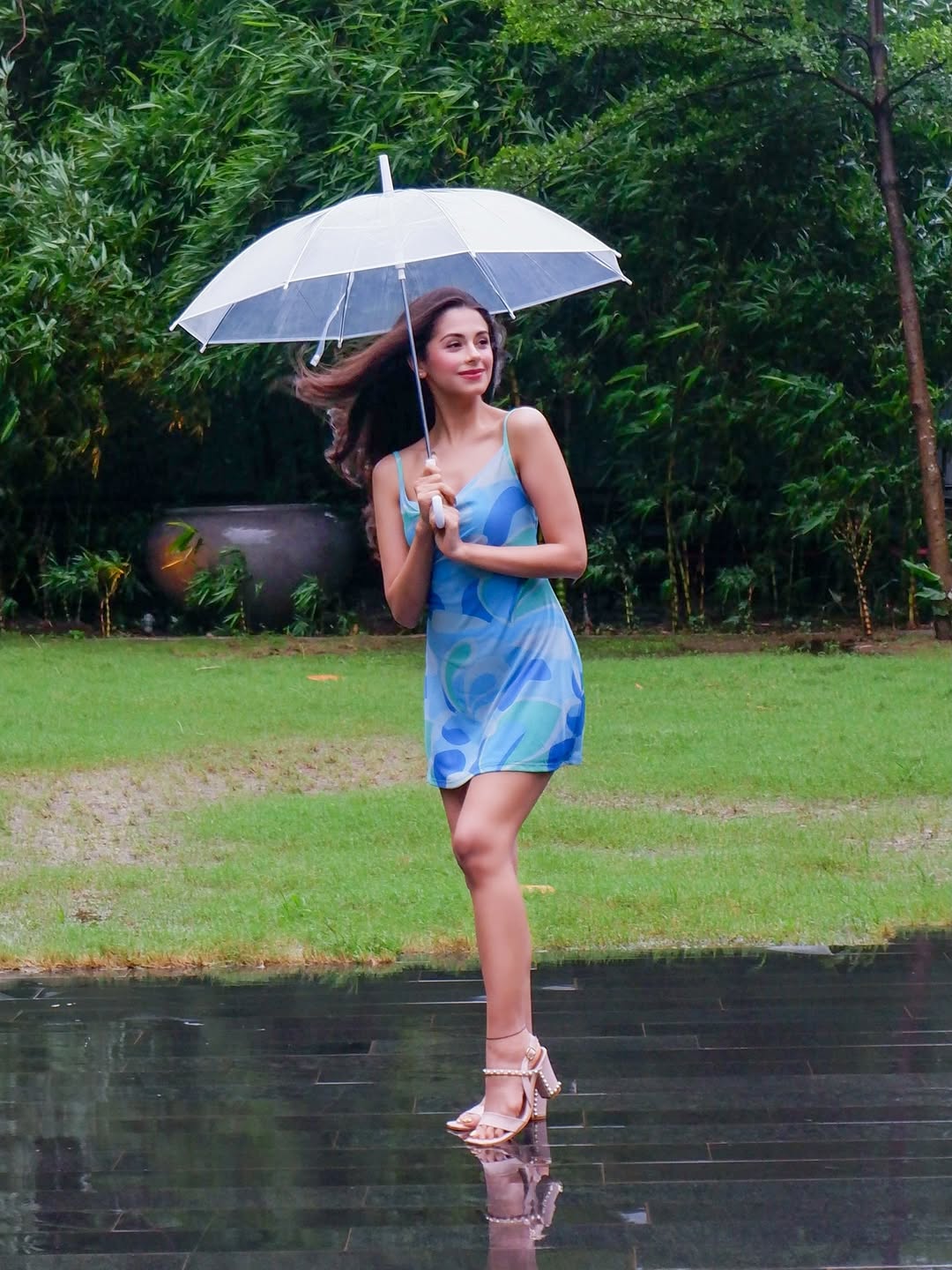 The smell of rain, the chill in the wind, and me under my little shade ☔️🌧️🩵
#Monsoon #MonsoonVibes #Rain #Umbrella #Smellofrain #Baarish #RitsBadiani #RitikaBadiani