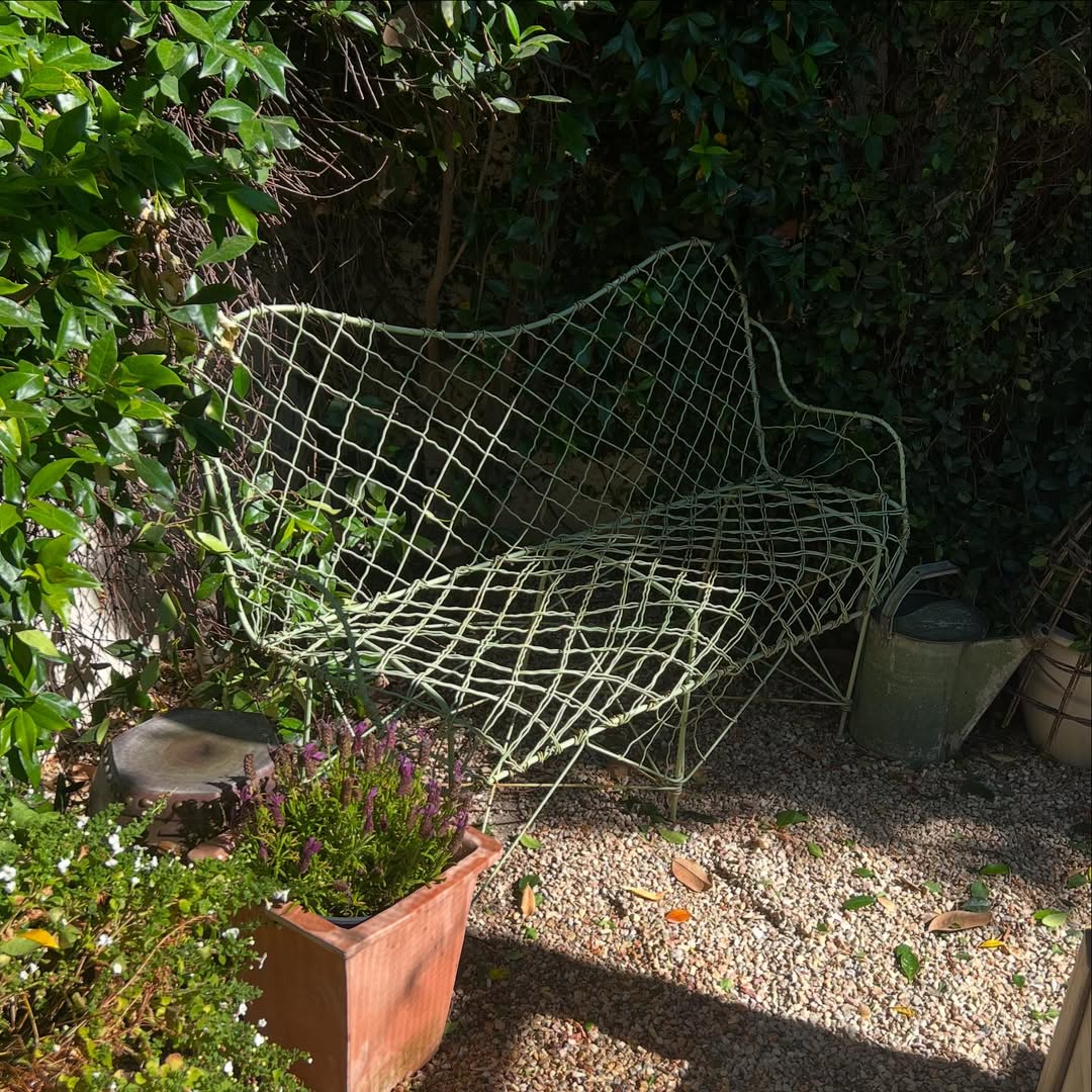 please feast your eyes on this bench I found in the street
