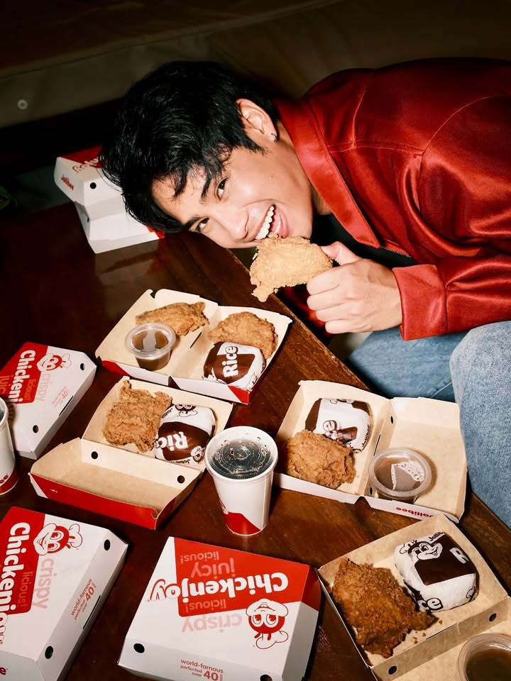 Fried chicken cravings? Chickenjoy agad. Wala na talagang tatalo. ❤️
#Chickenjoyest @jollibee
