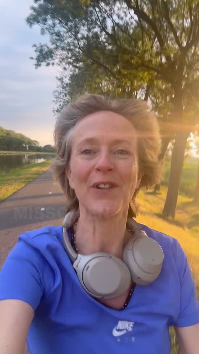 -30 kg👈🏻 Ik wandel iedere ochtend sinds 2019 om 6.30 uur 6,5 km en ik knap er altijd van op. Sterker nog het heeft mijn leven veranderd💪🏻
#wandelen #wandelvrouw #ochtendwandeling #routine #routines #lopen #ochtendroutine #afvallen #afvallenzonderdieet #gezondafvallen #afvallenzonderlijnen #motivation #gezondheid #gezondleven #drive #schoonheidssalon #gezondelevensstijl #stresshantering #stressmanagement #stressfree #stressrelease #leefstijlverandering #gezondeleefstijl #fitover50 #fitlife #fitover40 #gezondafvallen #healthyliving #ondernemendevrouwen #ondernemerschap #ondernemen