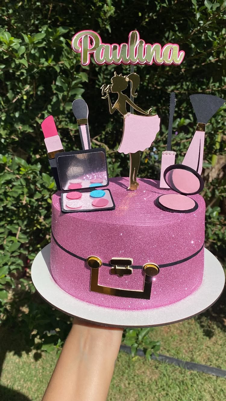Hoje รฉ um dia muito especial cliente que estรก comigo desde o inรญcio da minha vida na confeitaria ๐ฅฐ
Vizinha muito obrigada por me escolher mais um ano para fazer parte deste dia tรฃo especial ๐
Paulina feliz Aniversรกrio que papai do cรฉu te abenรงoe e te proteja sempre ๐