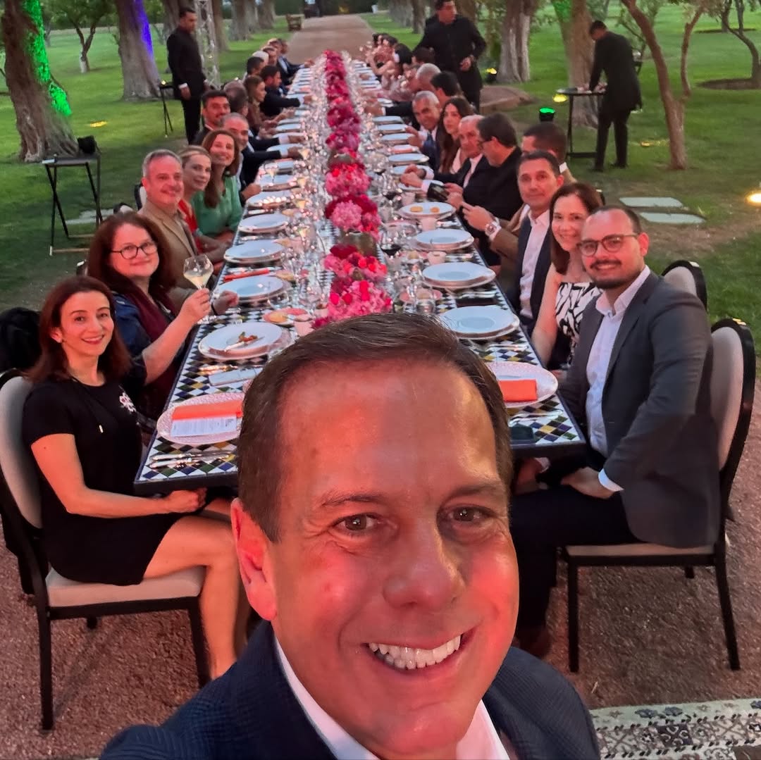 Hoje em Marrakesh, organizamos um grande jantar com a delegação brasileira participante do Fórum LIDE BRASIL-MARROCOS, nos belíssimos jardins do Hotel La Mamounia. Um agradabilíssimo encontro, que marca o início de uma agenda estratégica entre empresários e autoridades dos dois países. 🇧🇷🇲🇦