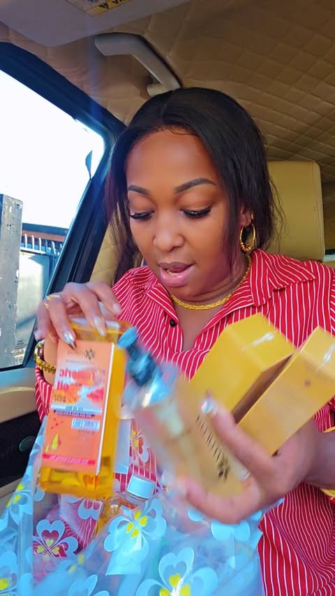 HAYA HAYAAA WATEJA WANGU NARUDIA TENA HUDUMA NI MUDA WOTE BADO TUNAKUPA HUDUMA POPOTE PALE
TUPIGIE 0752300068!
KIFUKO BWEREREEEE......
BADALA YA 300,000/=
UTAKIPATA KWA 250,000/=TUU!
