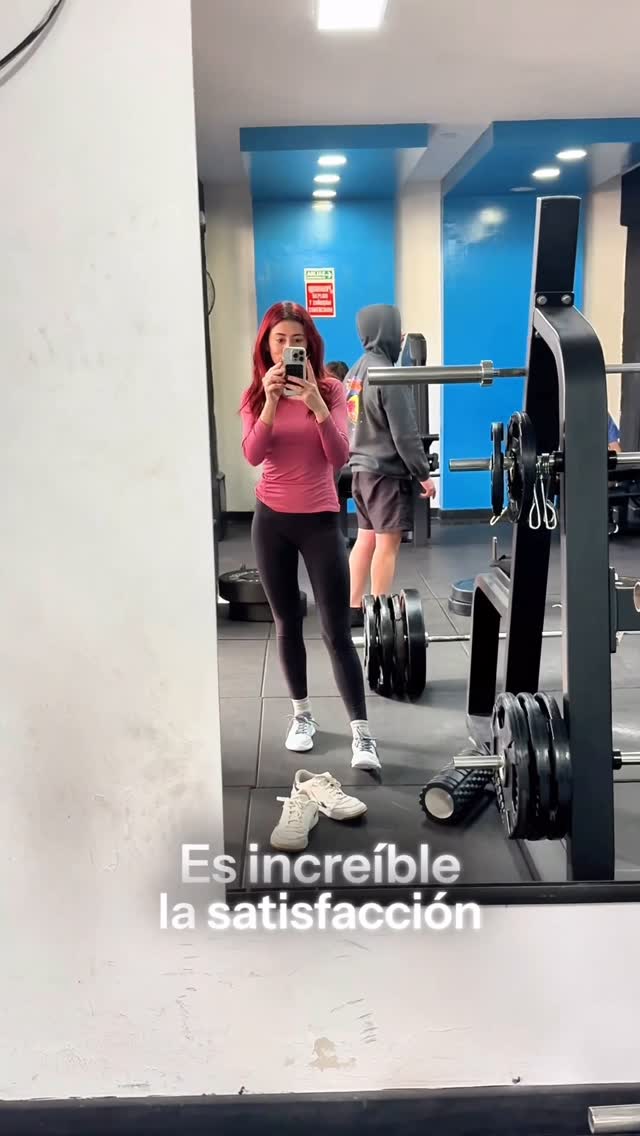Un día conmigo, entre estudio, @wsabi.skin y 2x1, entrenamiento y cositas!! 🩷
Sabías que el sol no acelera tu envejecimiento natural, sino que suma otro tipo envejecimiento externo y acumulativo totalmente diferente: el fotoenvejecimiento???? Y este puede representar hasta el 80% del envejecimiento visible de tu piel si no te cuidás. En la semana te voy a contar un poco más de eso en un reel 💪🏼
Por otro lado: alguien vio el líquido amarillo que me puse en la cara?? 😏😏😏😉
