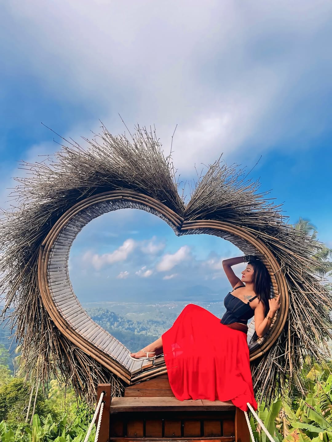 ❤️🌿No words, just sky… silence… and me🍃
#RoshniKapoor #BaliHearts #SkyMeetsSoul #TropicalSerenity #ViewGoals #NatureGlow #RedSkirtMagic #HeartOfTheView #roshians #SheDreamsInColor #BaliEscape #WanderWithRosh #PeacePose #IslandVibesOnly #NatureCrush #ScenicMuse #travelelegance #roshians🌏♥️