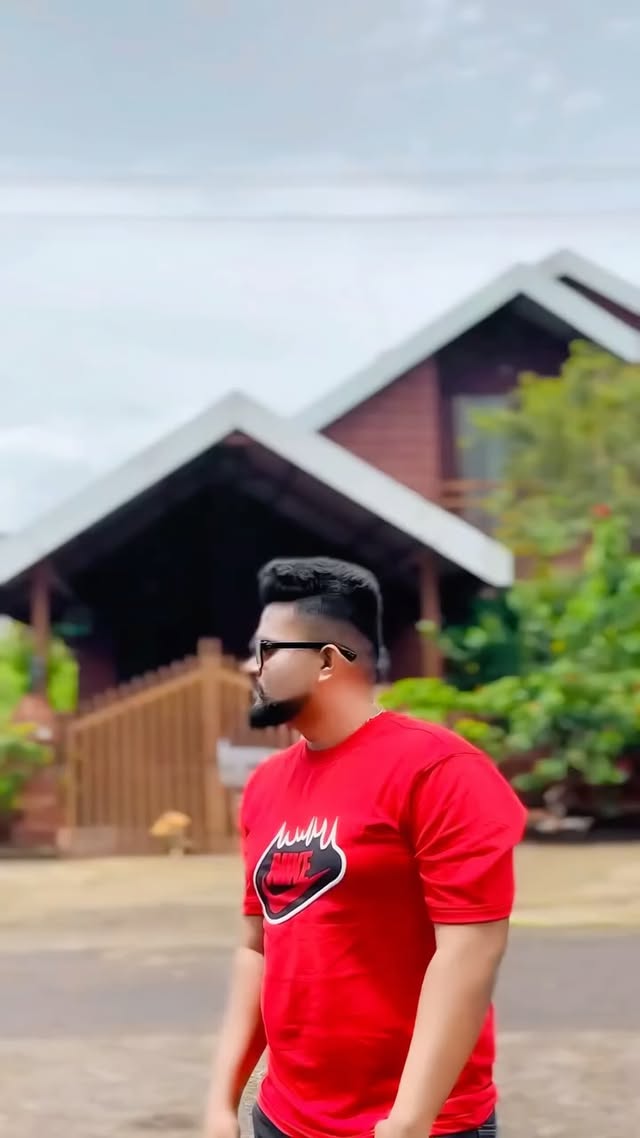 पळ म्हणल की पळायचं 😂💯
.
.
#mrx___official #explorepage✨ #viralreels #explore #viralvideos #viral #1 #trendingreel #mirajkar❤️👑 #sangli #sanglikar #miraj