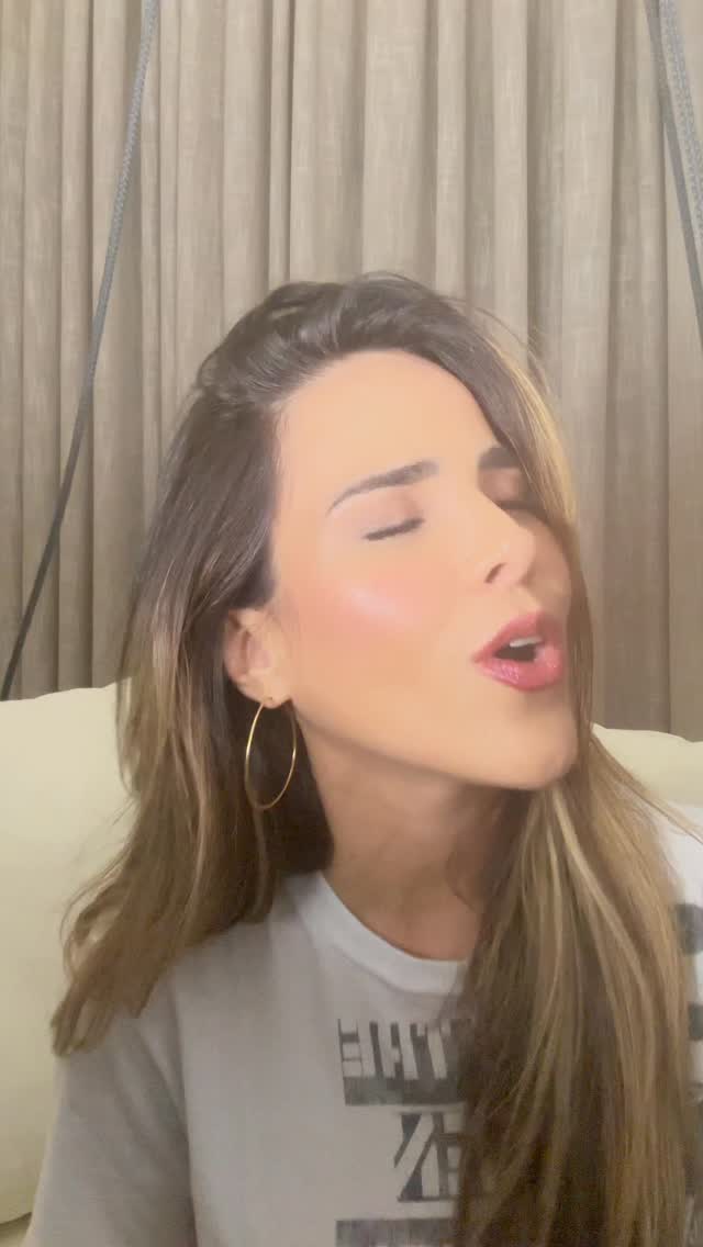 Domingo é o primeiro dia da semana, então bora começar como? Com energia total e o som no máximo!
E já aviso: sexta-feira tem lançamento! 🎶