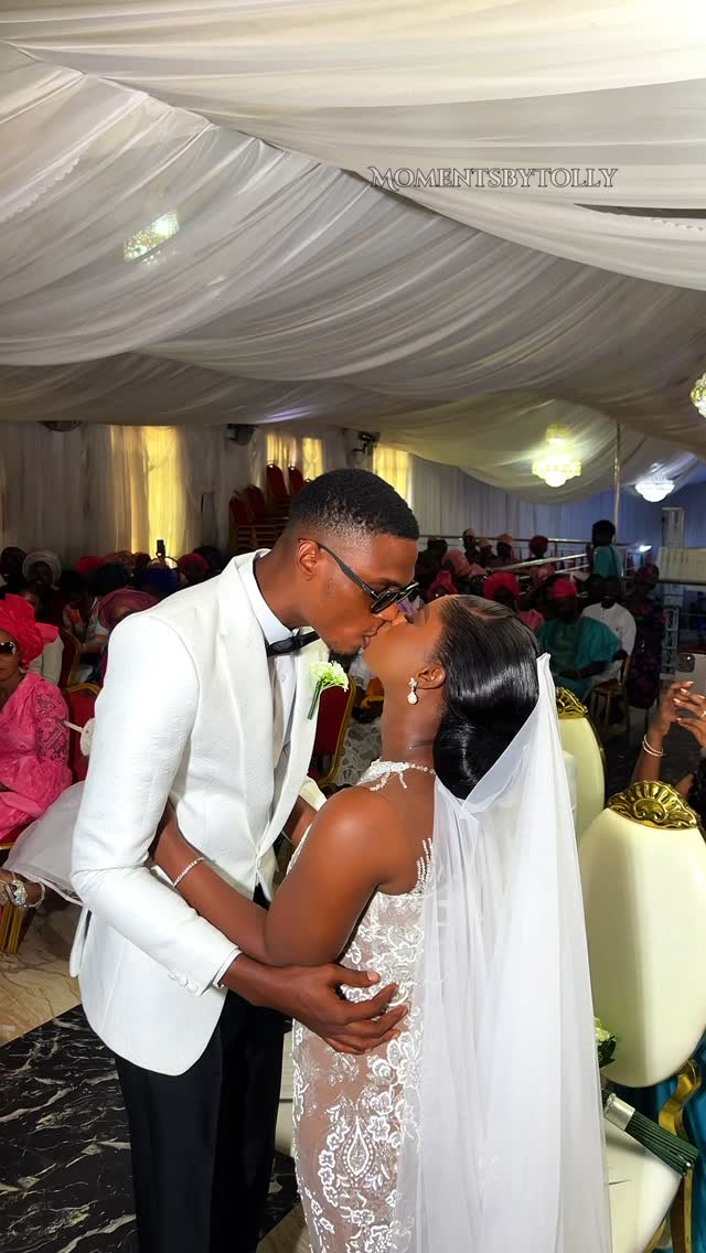 White wedding curated and captured by yours truly for @loveliveshere2025
If preserving your special moments are a big deal for you..then letโs help you preserve them one frame at a time. Send a dm to book a session
๐คณ: @momentsbytolly
Makeup: @sanola_studios
Outfit 1: @miniekut
Outfit 2: @dol_laurent_fashions
Hair: @styledbynifty
Enjoy ๐๐
#lagosmobilevideographer #weddingmobilevideographer #weddingcontentcreator #weddingcontentcreators #mobilevideography