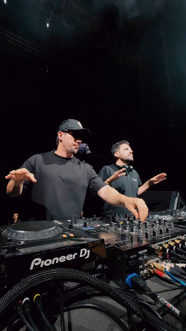 Rate this bass 🥵
#electronicmusic #dimitrivegasandlikemike #festival #jumpstyle #techno