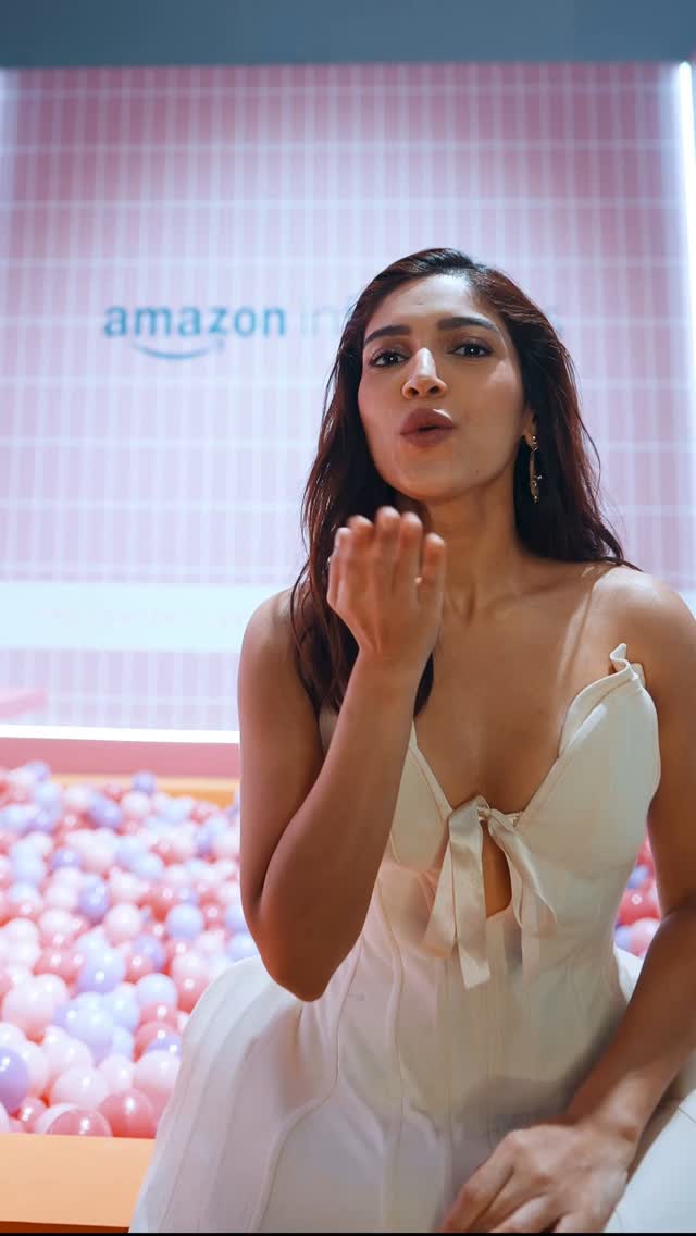 Still feeling the love from #AmazonBeautyverse 💄✨
Beauty has always been how I express myself, it’s my language, my confidence, and my connection to others. That’s why it means so much to see Amazon showing up for the beauty community in such a real way, not just through products, but through people, stories, and shared passion.
To everyone who came through with their glam, their glow, and all that good energy, thank you. This is what beauty really looks like.
@amazonfashionin @amazoninfluencerprogram
@shubhammarhatta
#AmazonInfluencers #AmazonBeautyverse #Ad