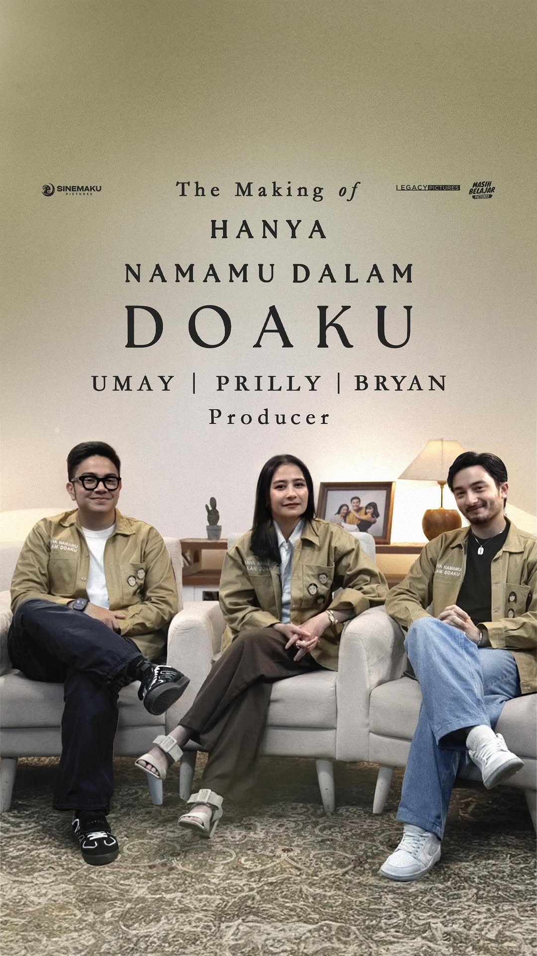 The Making of Hanya Namamu Dalam Doaku
oleh @prillylatuconsina96, @umayshahab, @bryandomani_bd_.
Hanya Namamu Dalam Doaku bukan sekadar film biasa, tapi film yang bisa menyentuh hati dan menyuarakan suara yang selama ini belum terdengar.
Saksikan film Hanya Namamu Dalam Doaku mulai 21 Agustus 2025 di bioskop ya 💚
#HanyaNamamuDalamDoaku #HNDD #MencintaimuDalamDoa