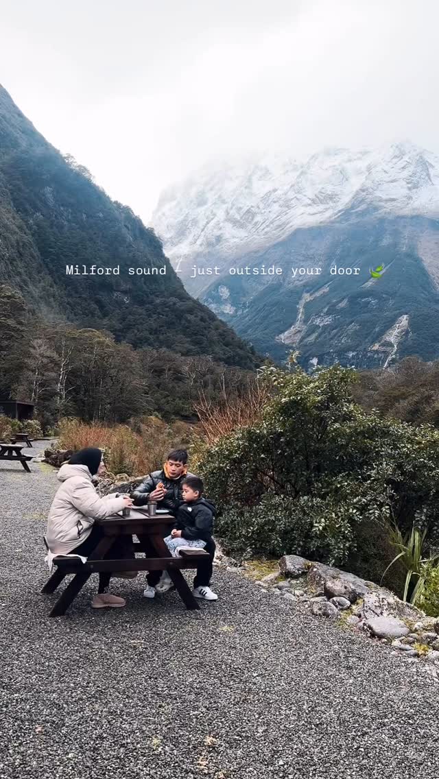 🥹 masyaAllah…… bangun tidur + makan + leyeh leyeh twimeee…… cocok 🙂🤭