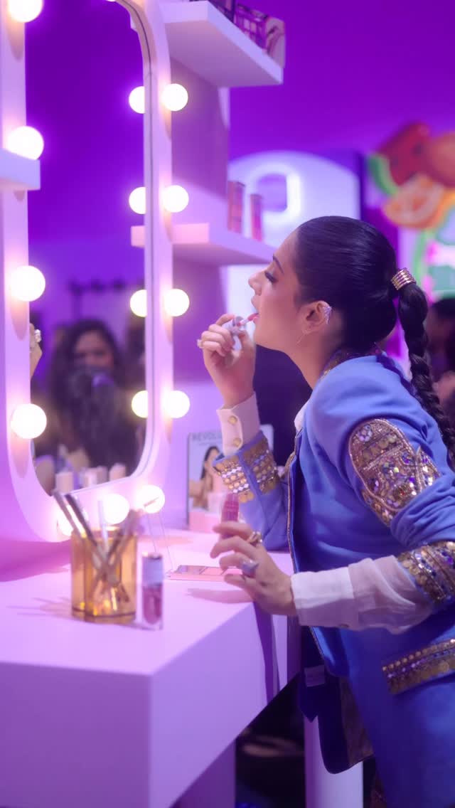 This is what a fun day looks like with the Amazon Beautyverse Event.💙😉
@amazonfashionin @amazoninfluencerprogram
#AmazonBeautyverse2025 #BeautyMeetsUniverse #AmazonBeautyIndia #MakeupMeetsMetaverse #BeautyEventOfTheYear #AmazonFashion #ishamalviya
.
Outfit @ashnavaswaniofficial
Rings @mogassuni
Styled by @anshudixit__