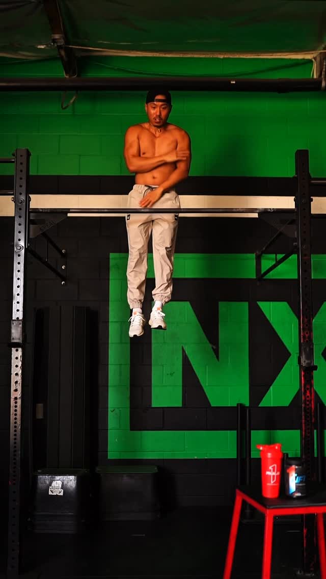The “Impossible Muscle Up” Challenge (Part 2)
6 months ago I took on the “Impossible Muscle Up” and came up short. So I went back, trained harder, and got stronger. You already know I had to run it back.
Big shoutout to my go-to pre workout Pre Lift from @ruleoneproteins for giving me the explosiveness I needed to conquer this one 🔥
Respect to @alishaaben_sw for going crazy on this too 💪
📍 @nxtlvlsportandfitness
#r1athlete #impossiblemuscleup #impossiblechallenge #muscleup #calisthenics