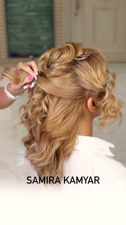 بریم یه آموزش خوشگل از سمیرا کامیار عزیز ببینیم با هم 😍👌
.
.
Artist :@samirakamyarstyler