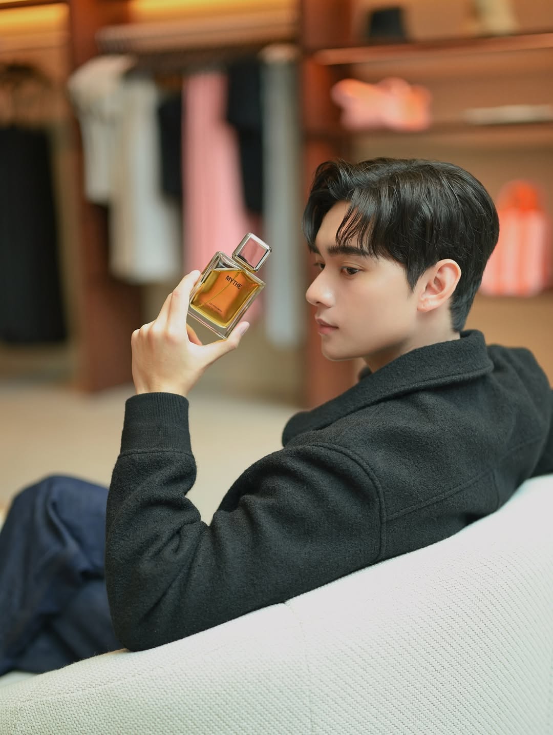 COS Perfumery คอลเลกชันน้ำหอม Eau de Parfum 4 กลิ่น AUBURN, MYTHE, FLEURISTE และ SOLAIRE
COS Perfumery พร้อมวางจำหน่ายที่สาขา One Bangkok ตั้งแต่วันนี้ และทุกสาขาทั่วประเทศตั้งแต่วันที่ 11 กรกฎาคม 2568 เป็นต้นไป
@cosstores #COSThailand
