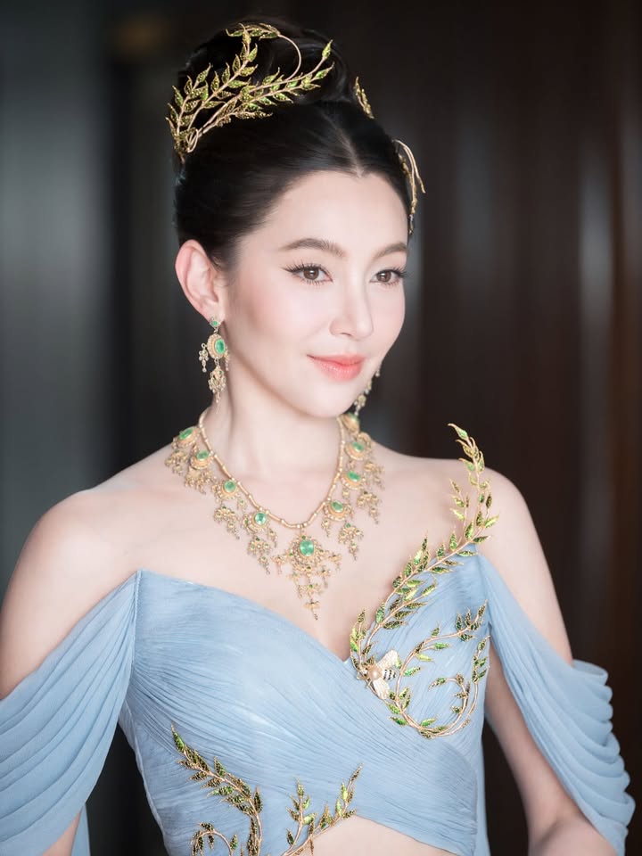 รักชาวอุบล และทุกคนที่มาหามาส่งกำลังใจให้กันเมื่อวานนะคะ เป็นเกียรติมากที่ได้เป็นส่วนหนึ่งของงานแห่เทียนพรรษา จ.อุบลที่มีมายาวนานกว่า 124 ปี ไว้เจอกันใหม่อีกค่ะ😊