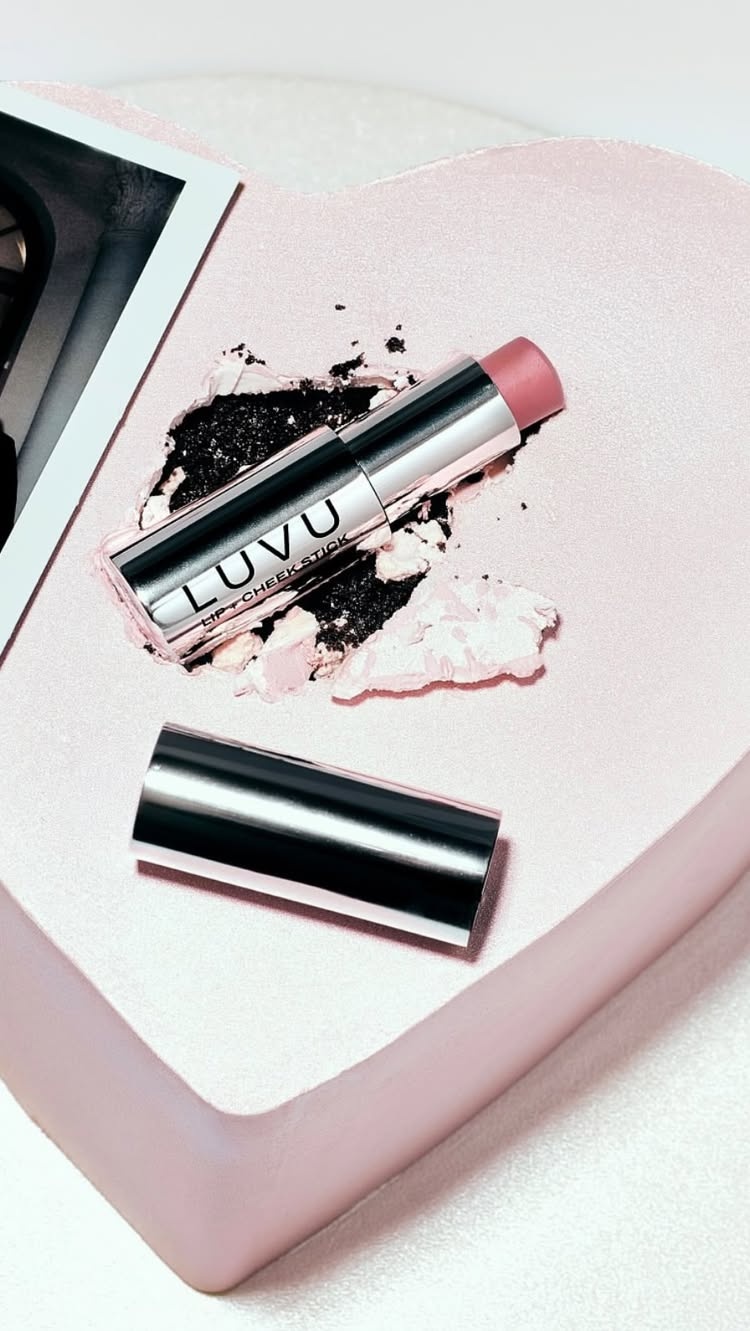 Мы рады представить Вам новый бренд @luvu.cosmetics, который уже доступен в нашем салоне красоты SONATA_MSK!💔🥹
Мы уверены, что красота должна быть легкой, а бьюти-продукты — подчеркивать, а не скрывать Вашу естественную привлекательность🫰🏼
LUVU — это ваш способ сказать себе: «Я люблю тебя»💘
Это идеальная подборка бьюти-продуктов, сочетающая декоративную косметику и средства ухода, которые помогут создать естественный макияж всего за 5 минут в любых обстоятельствах!💫
Приходите и откройте для себя LUVU в SONATAMSK!
Мы ждем вас!💄
#luvu#макияж#красота#красиво#make#makeup#nature#naturel#салон#окрашиваниеволос#ногти#косметолог#волосы#hair#photography#nails#hair#love#photo#nailart