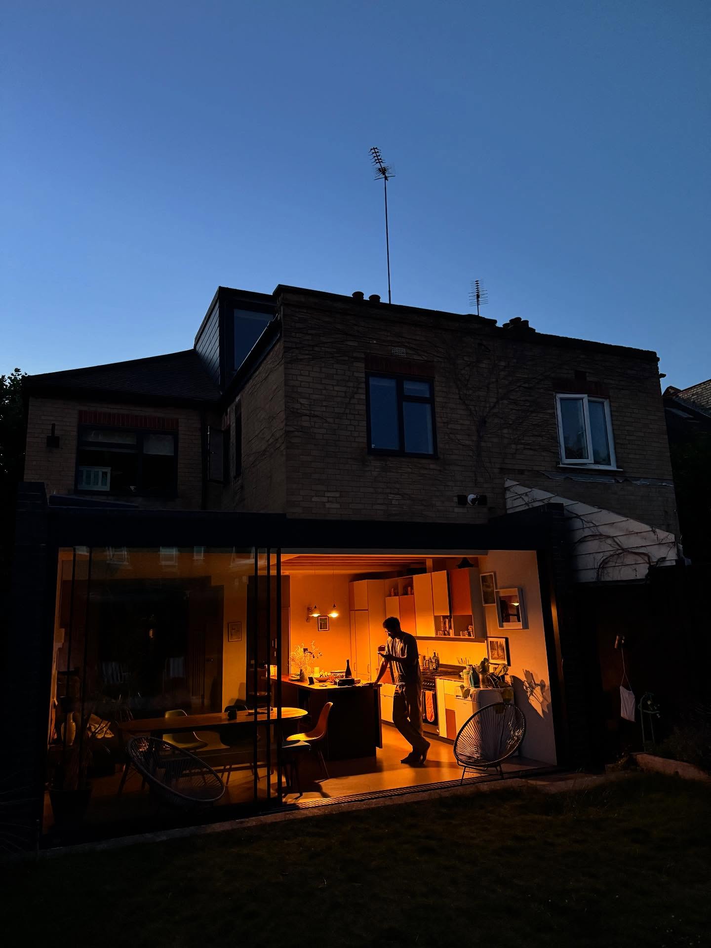 A cosmic bonanza. Thanks @airbnb , good scene . I want the sink.