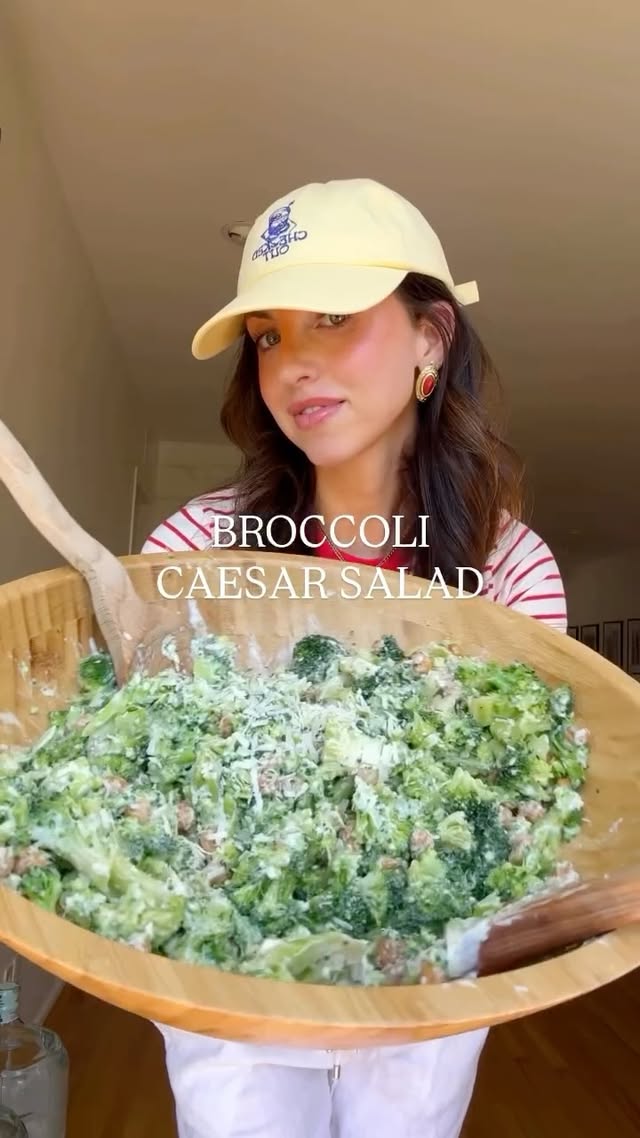 BROCCOLI CAESAR SALAD ✨
Follow @lainiecooks_ for more meal prep recipes!
Comment “RECIPE” and I will send you a dm with my substack where you can find this recipe along with hundreds more!
#caesar #caesarsalad #mealprep #mealprepideas