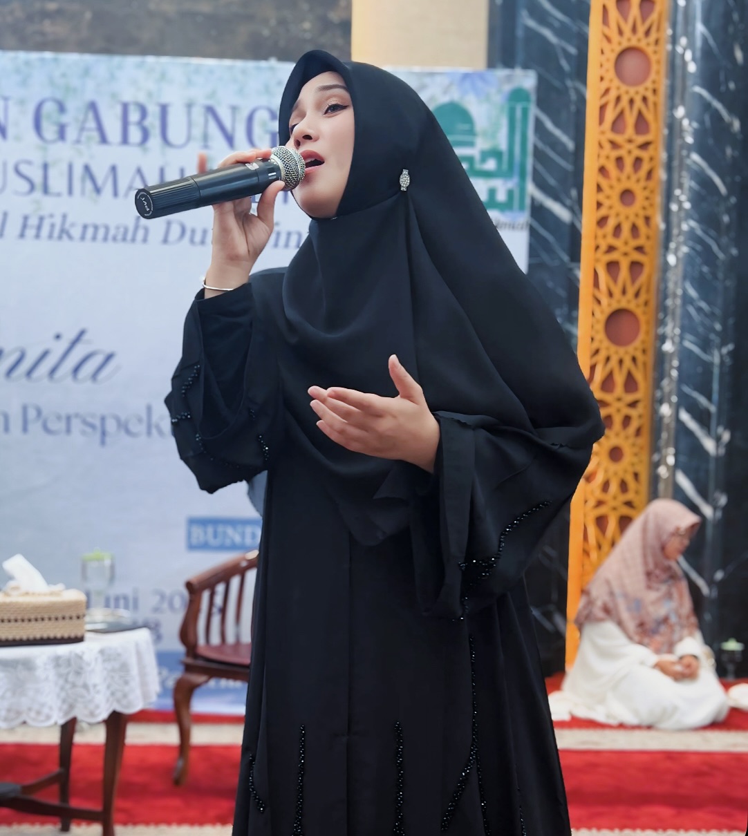Saat fikiranmu sedang berisik dan hatimu sedang tidak baik2 saja....
Bershalawatlah..
اَللهم صَلِّ عَلَى سَيِّدِنَا مُحَمَّدٍ وَعَلَى آلِ سَيِّدِنَا مُحَمَّدٍ
#puputmelati#bershalawat#shalawatanyuk