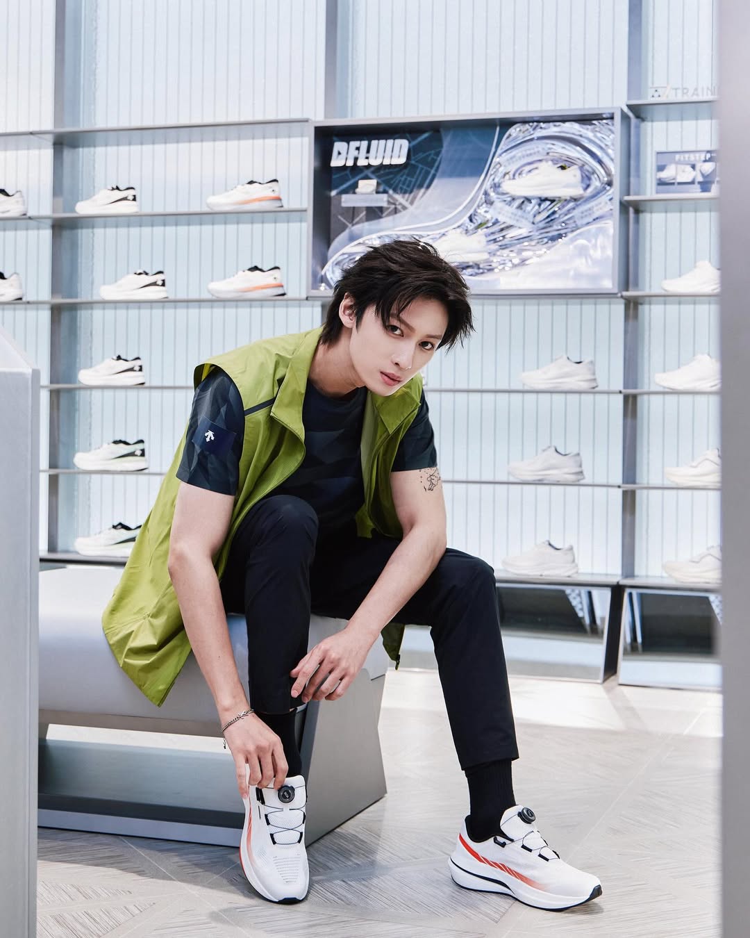 DESCENTE 澳門銀河旗艦店 閃耀登場!🏃♂️⛷️🏌️♂️
全新旗艦店強勢登陸 ✨澳門銀河 ,以 「明日世界」*為主題,融合 「機能美學 × 未來設計」,打造運動與生活美學的嶄新體驗!
🔹 4.0設計理念:運動科技 ✖️ 可持續發展
🔹 專區陳列:跑步|訓練|通勤|戶外
🔹 必睇系列:全新 Running & Training系列、滑雪靈感單品、GOLF 系列
📍 店址:澳門銀河時尚大道東 G009B
⏰ 立即探索,開啟你的健康概念生活!
@descentehkg @galaxymacau
#descentehkg #galaxymacau
@loleipop @bespoke.event.management